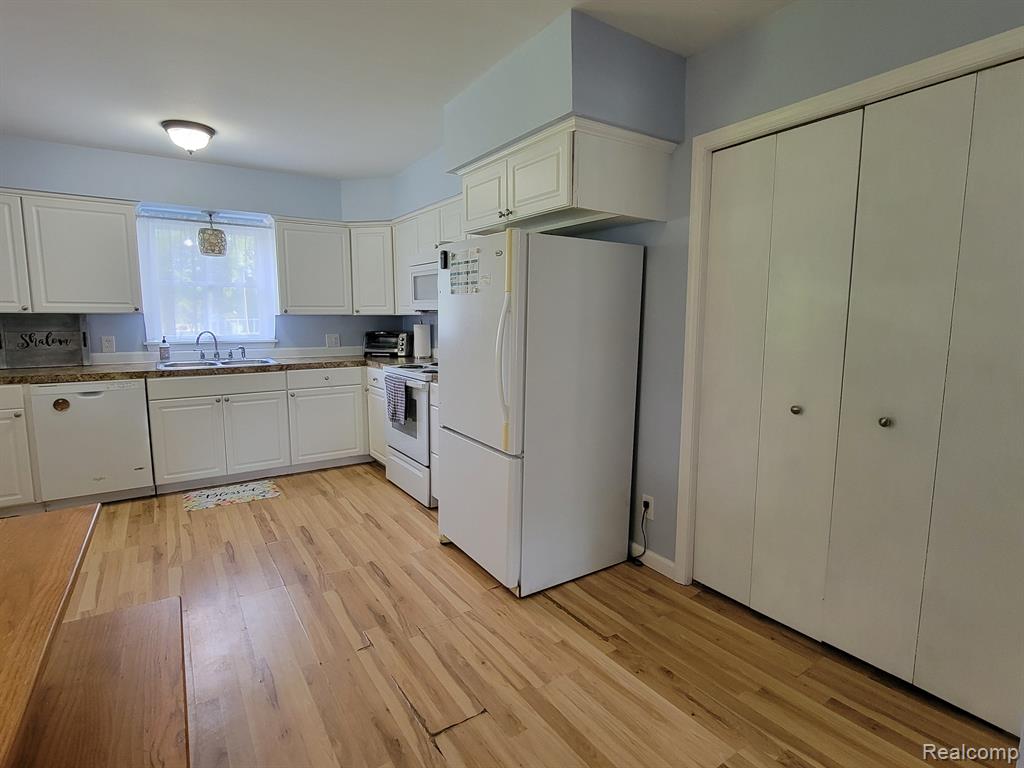 4887 CENTER Street, Millington, MI 48746 — Photo 6