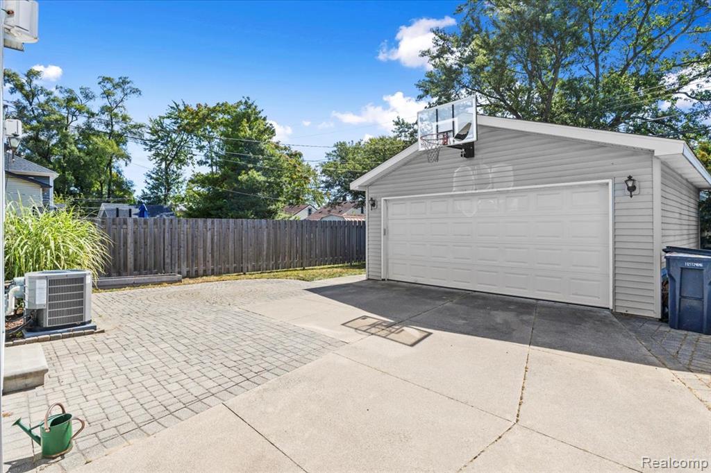 528 Marlin Avenue, Royal Oak, MI 48067 — Photo 30