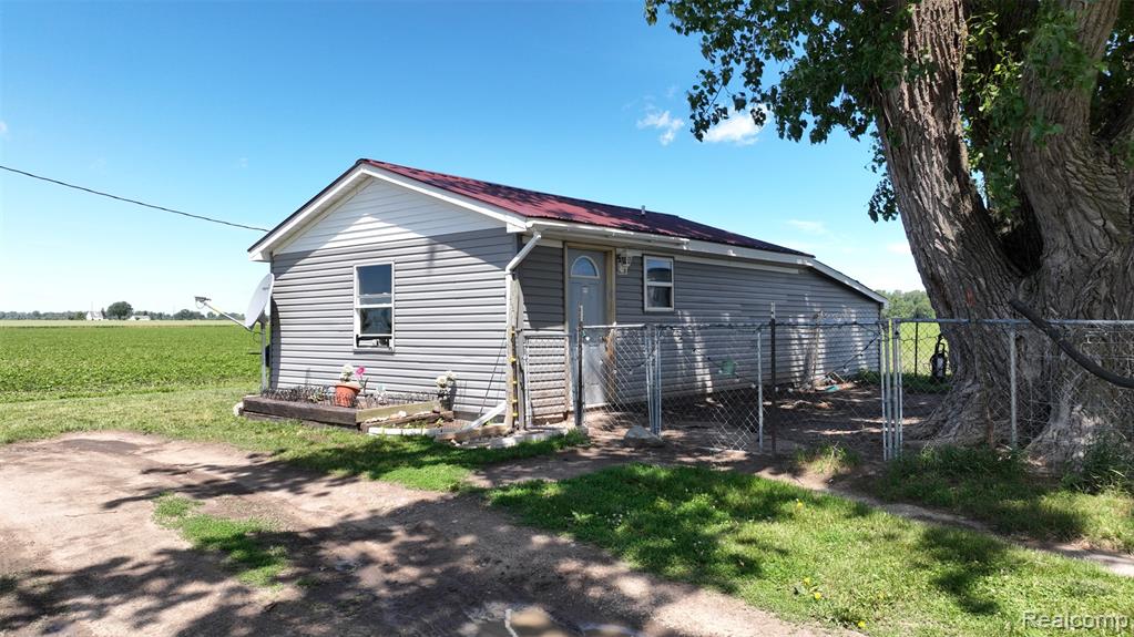 3521 Benoit Road, Fairgrove, MI 48733 — Photo 2