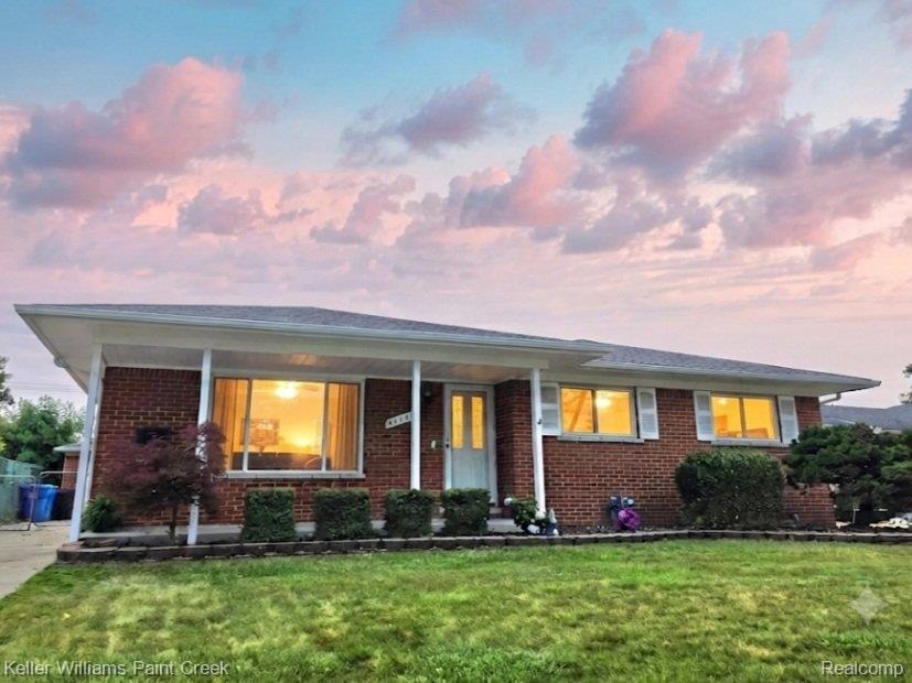 31527 Pinto Drive, Warren, MI 48093