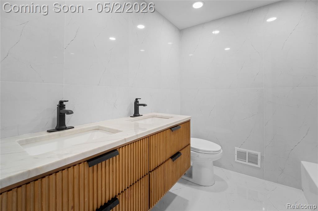5 Snow Court, Dearborn, MI 48124 — Photo 32
