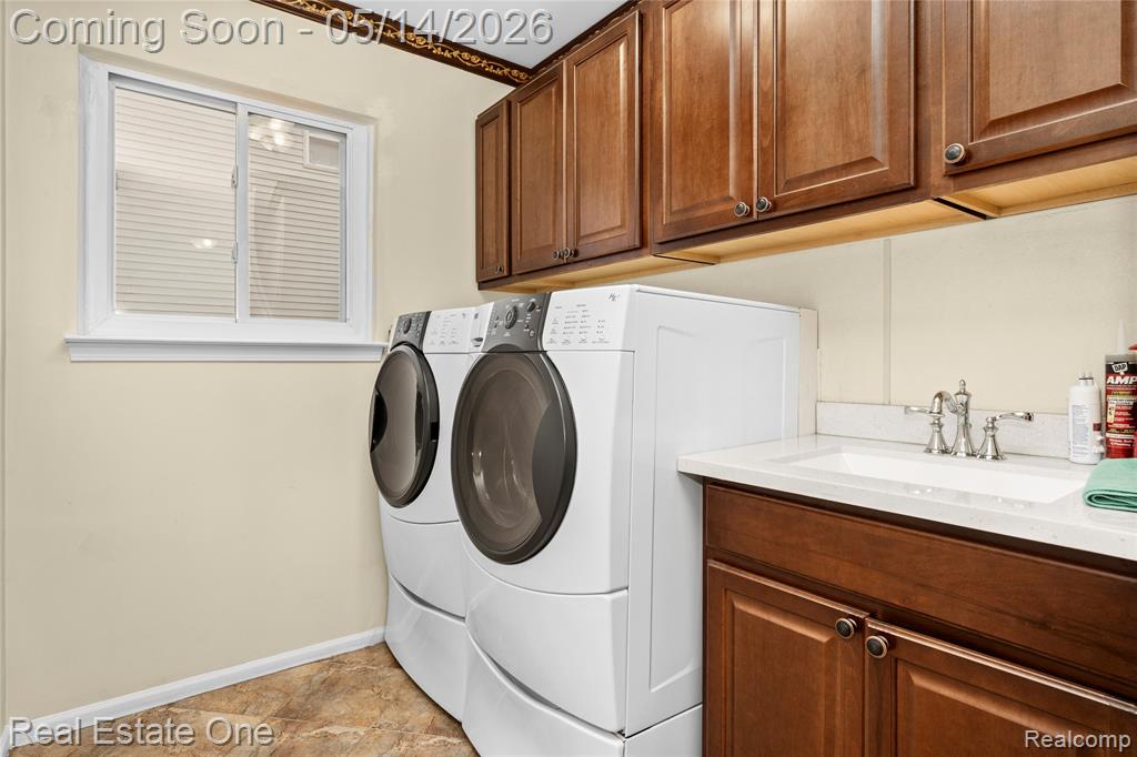 865 Drakeshire Drive, Commerce Twp, MI 48390 — Photo 38