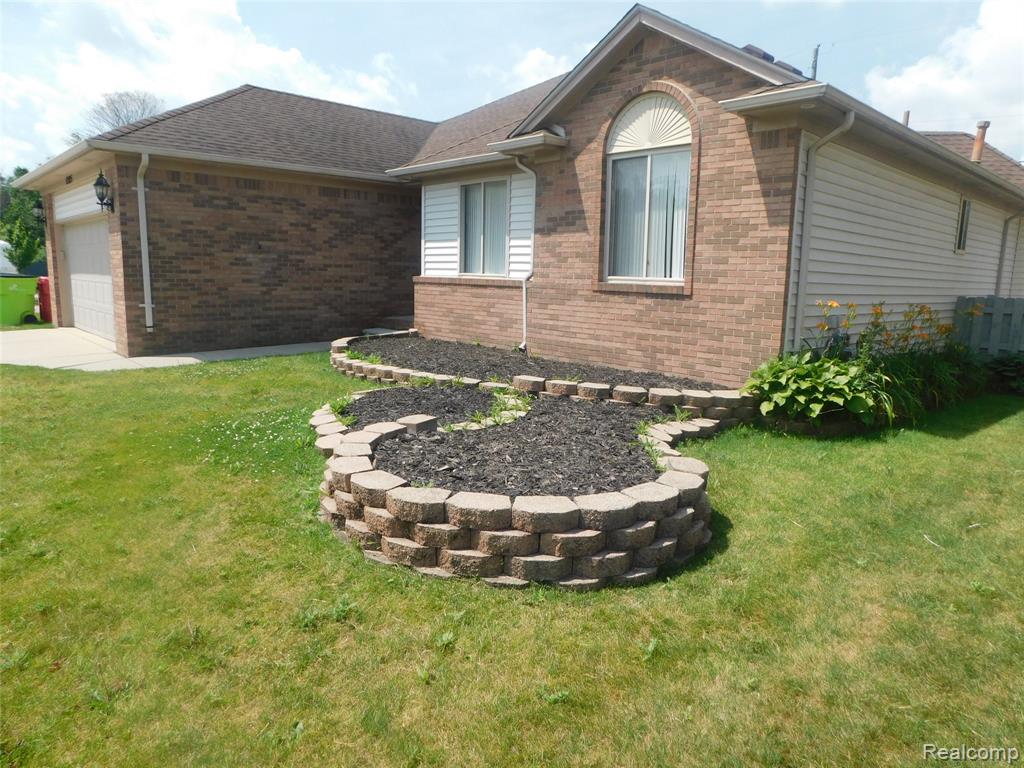 52025 HICKORY Drive, Chesterfield, MI 48047 — Photo 5