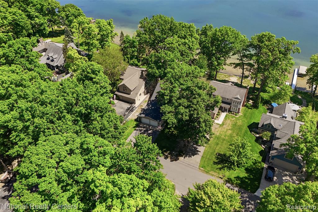 3889 Lakewood Drive, Waterford, MI 48329 — Photo 36