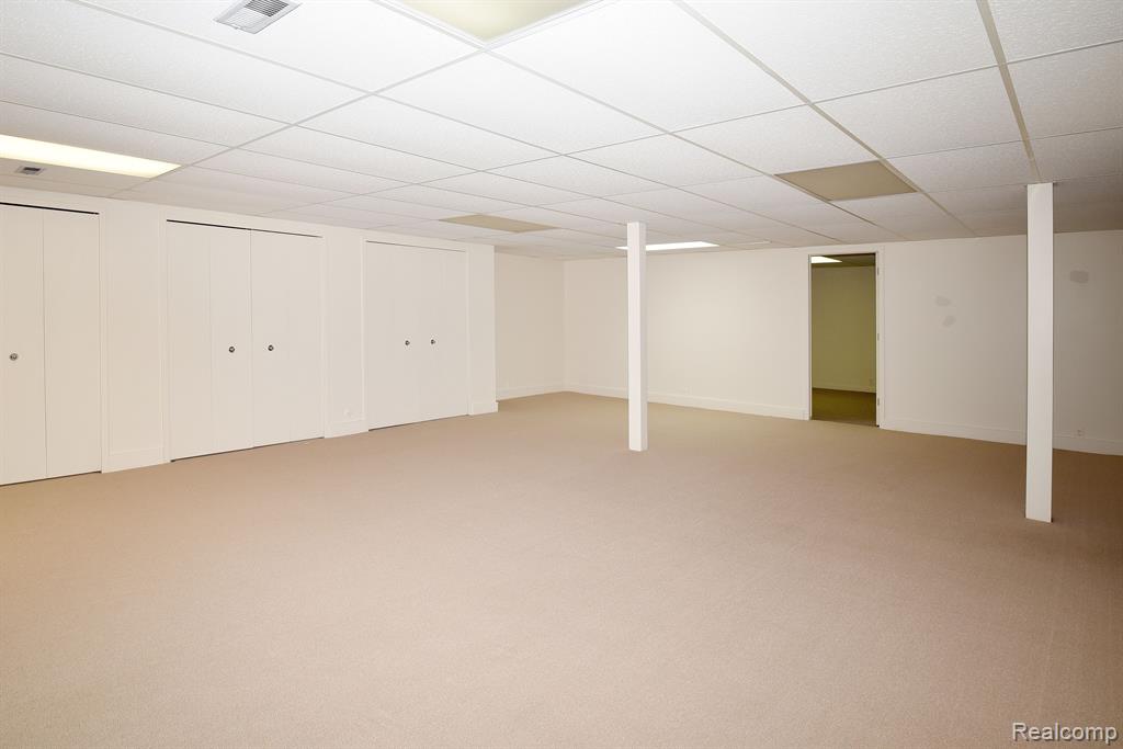 5132 WOODLANDS Lane, Bloomfield Hills, MI 48302 — Photo 29