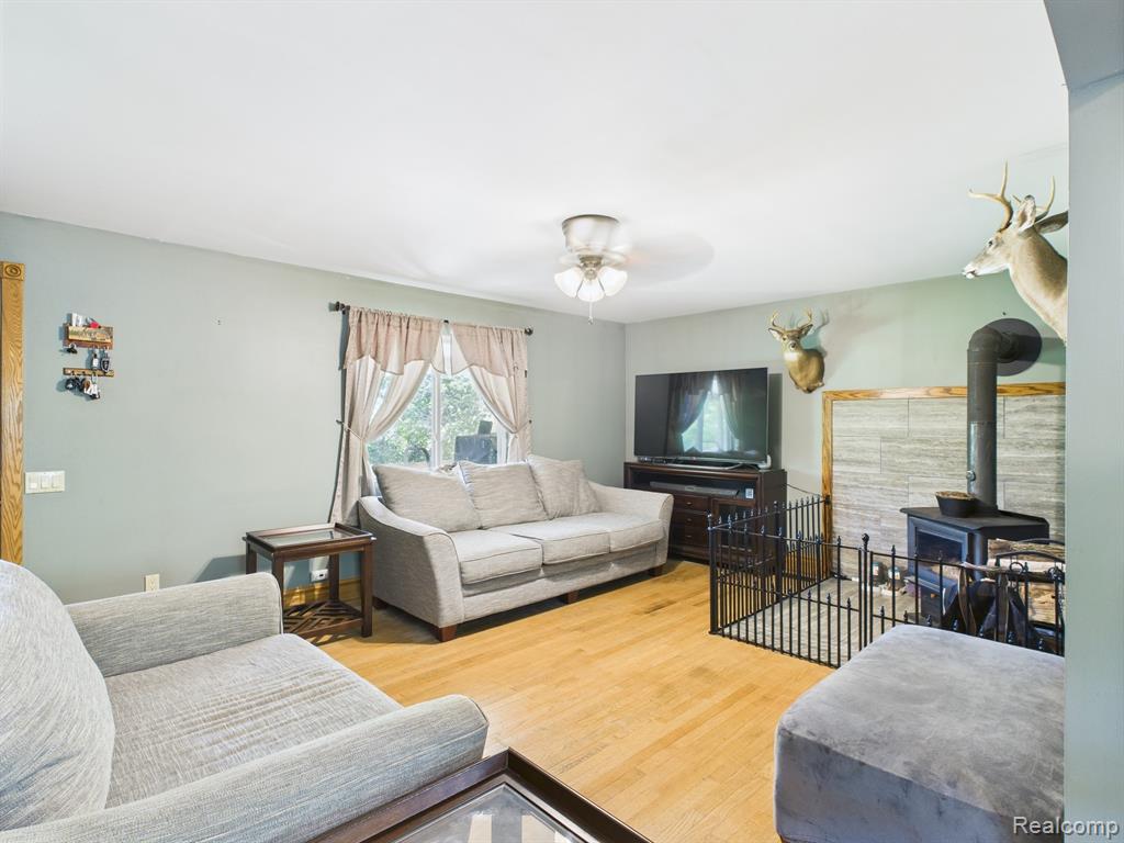 193 MILLER LAKE Road, Columbiaville, MI 48421 — Photo 5