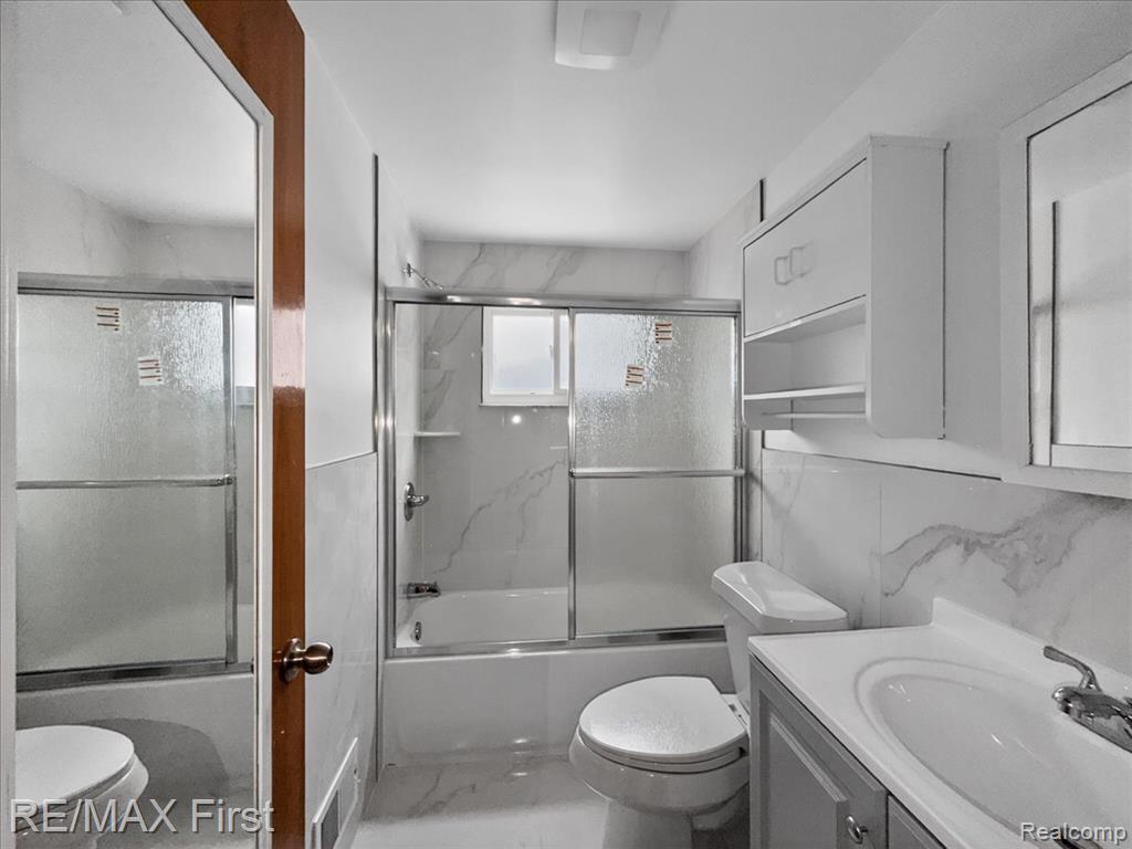 28326 Couzens Avenue, Madison Heights, MI 48071 — Photo 16