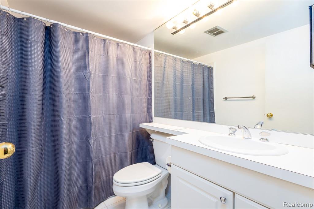 9663 BAYVIEW Drive, 211, Ypsilanti, MI 48197 — Photo 11