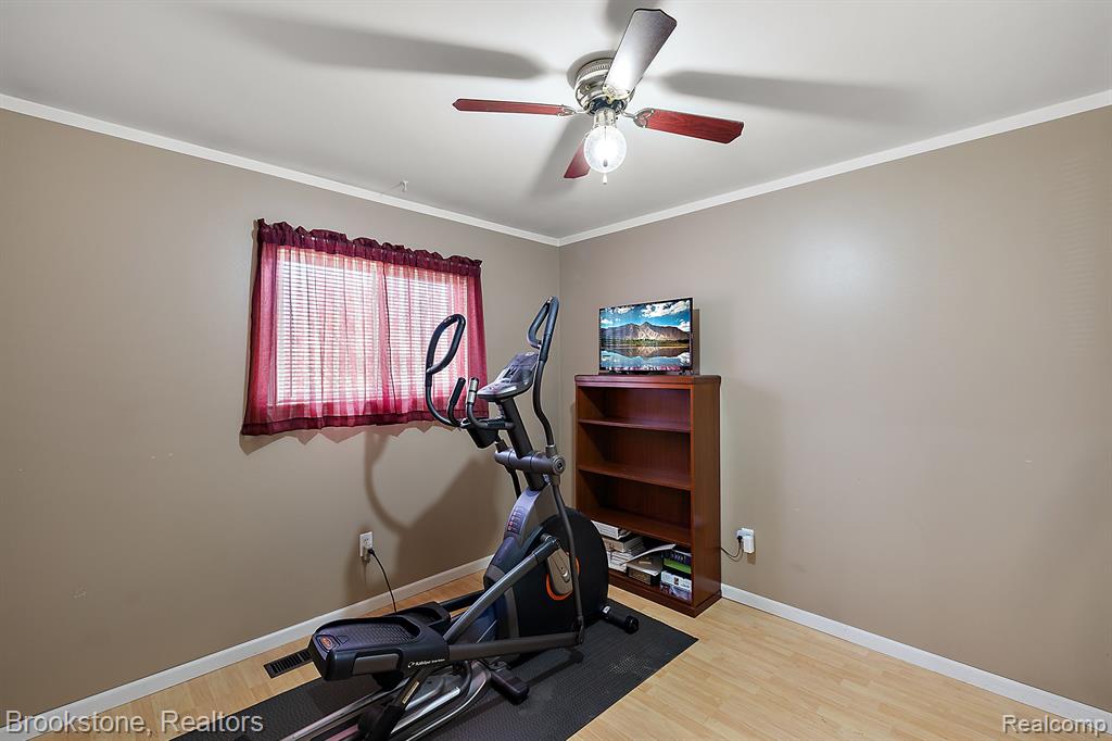 43258 HYDE PARK Drive, Sterling Heights, MI 48313 — Photo 41
