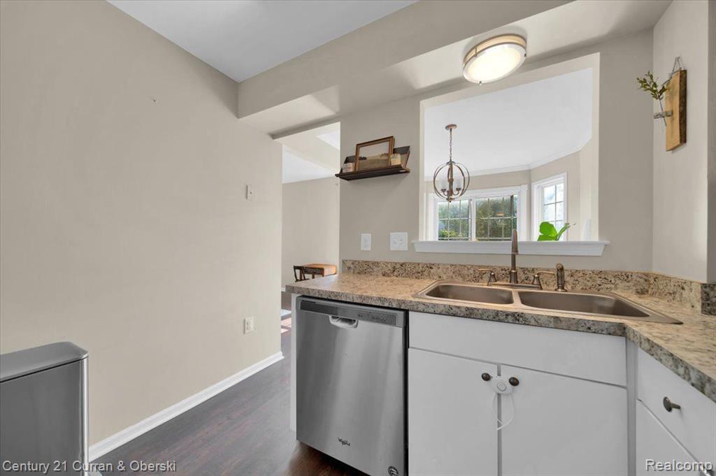 4414 HUNTERS Circle E, Canton, MI 48188 — Photo 11