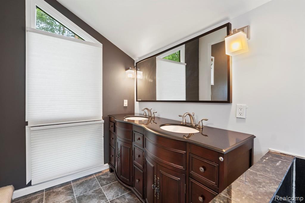 4540 Rolling Pine Court, West Bloomfield, MI 48323 — Photo 24