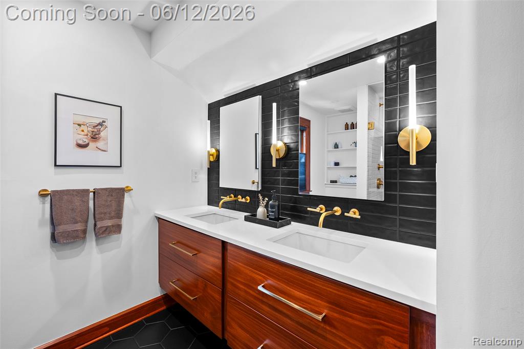 728 N Washington Avenue, Royal Oak, MI 48067 — Photo 32