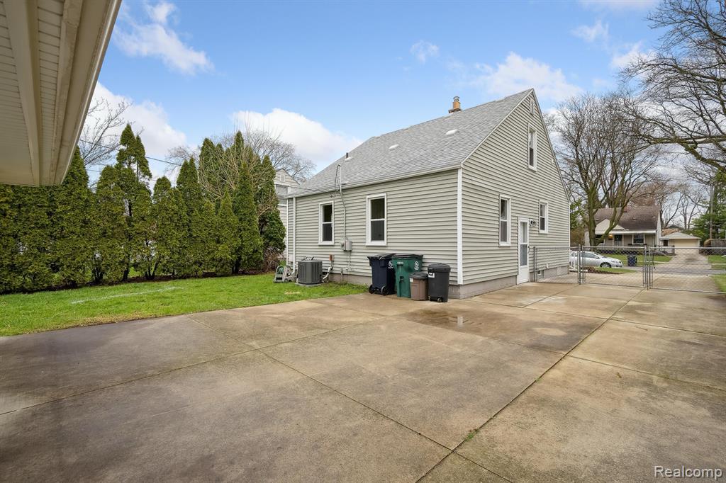 921 N EDGEWORTH Avenue, Royal Oak, MI 48067 — Photo 34