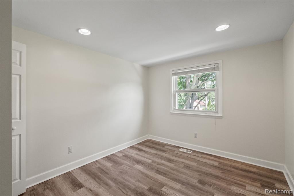 749 Mariday Street, Lake Orion, MI 48362 — Photo 15