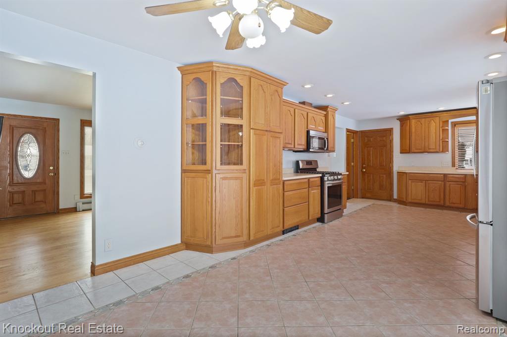 1914 Schust Road, Saginaw, MI 48604 — Photo 12
