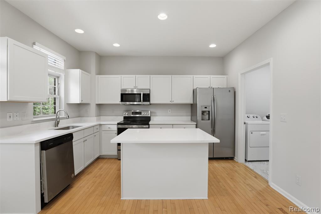 4368 Gateway Circle, West Bloomfield, MI — Photo 16