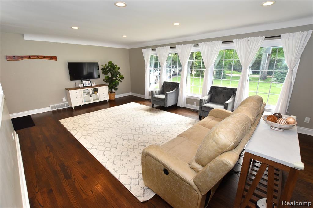 9497 Ellis Road, Clarkston, MI 48348 — Photo 6