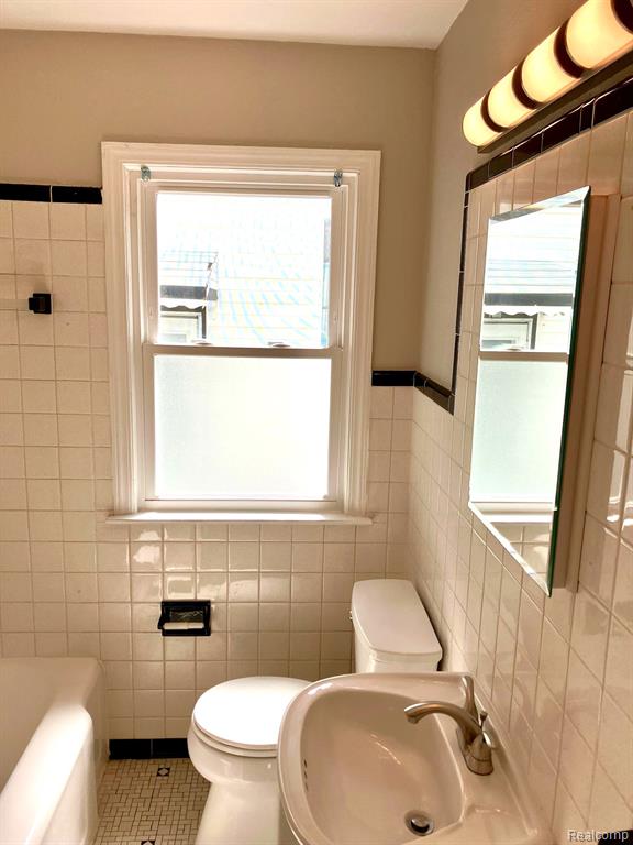 8112 COOLIDGE Avenue, Center Line, MI 48015 — Photo 15