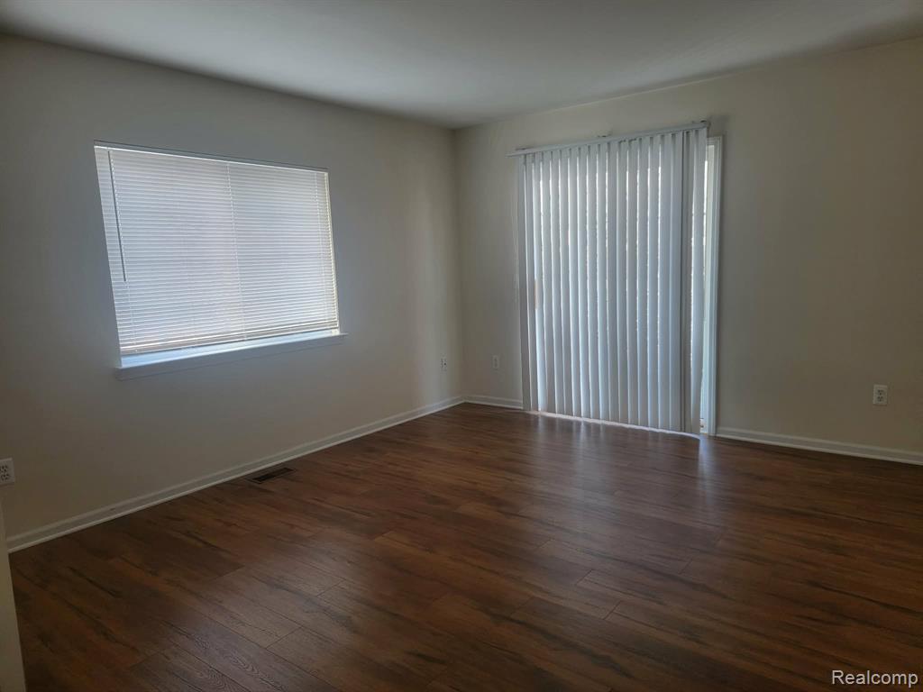 5457 Twin Oaks Drive, Sterling Heights, MI 48314 — Photo 10