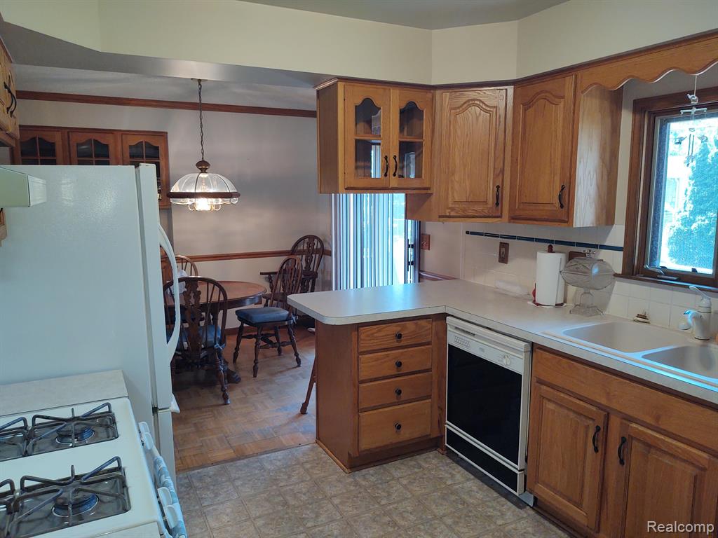 7460 FLICKINGER Drive, Shelby Twp, MI 48317 — Photo 17