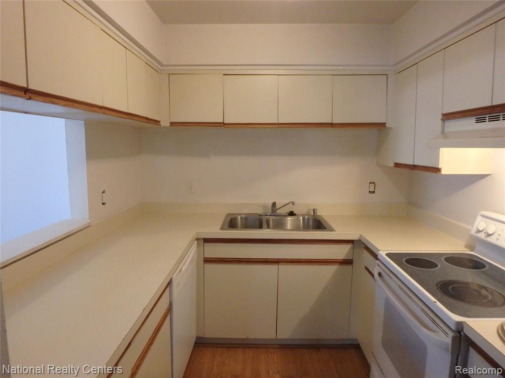 962 Saybrook Drive, Waterford, MI 48327 — Photo 4