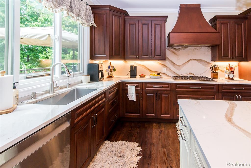 3166 W Beach Lake Drive, Milford, MI, 48380