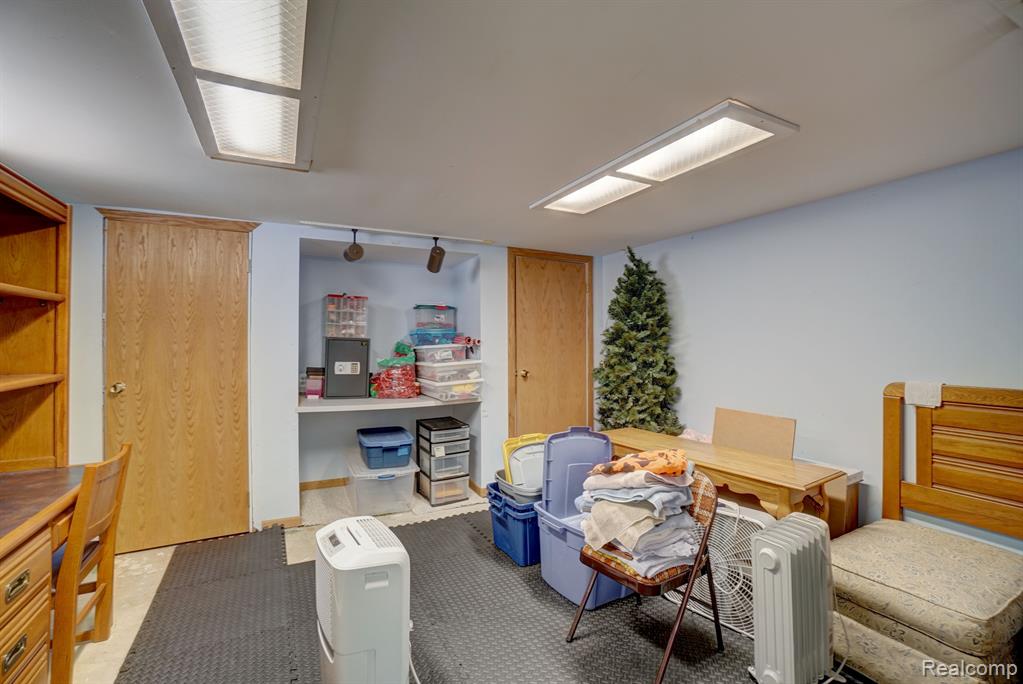 5760 LARKINS Drive, Troy, MI 48085 — Photo 28