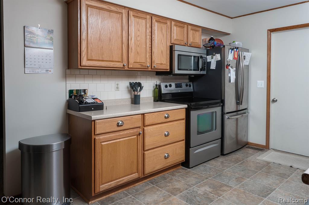 3082 Stoneybrook Lane, Port Huron, MI 48060 — Photo 8
