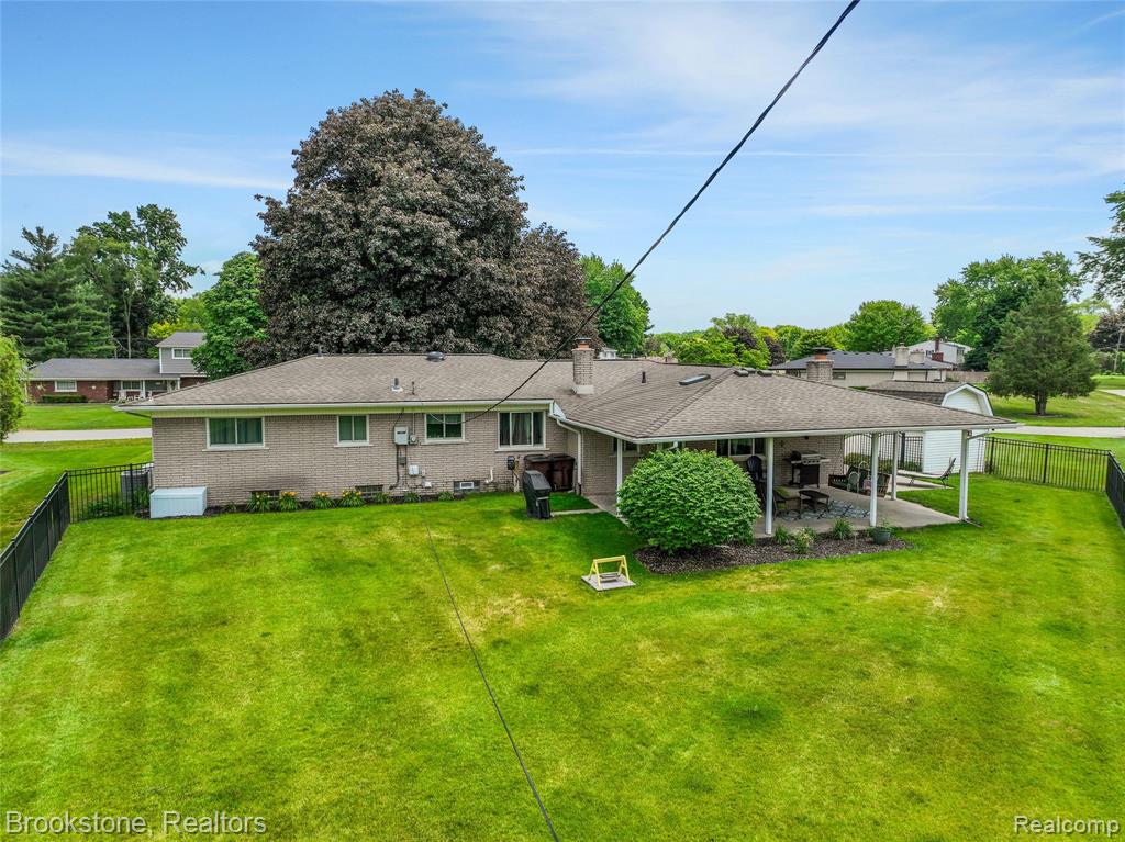 6042 Ravenswood Drive, Utica, MI 48316 — Photo 30