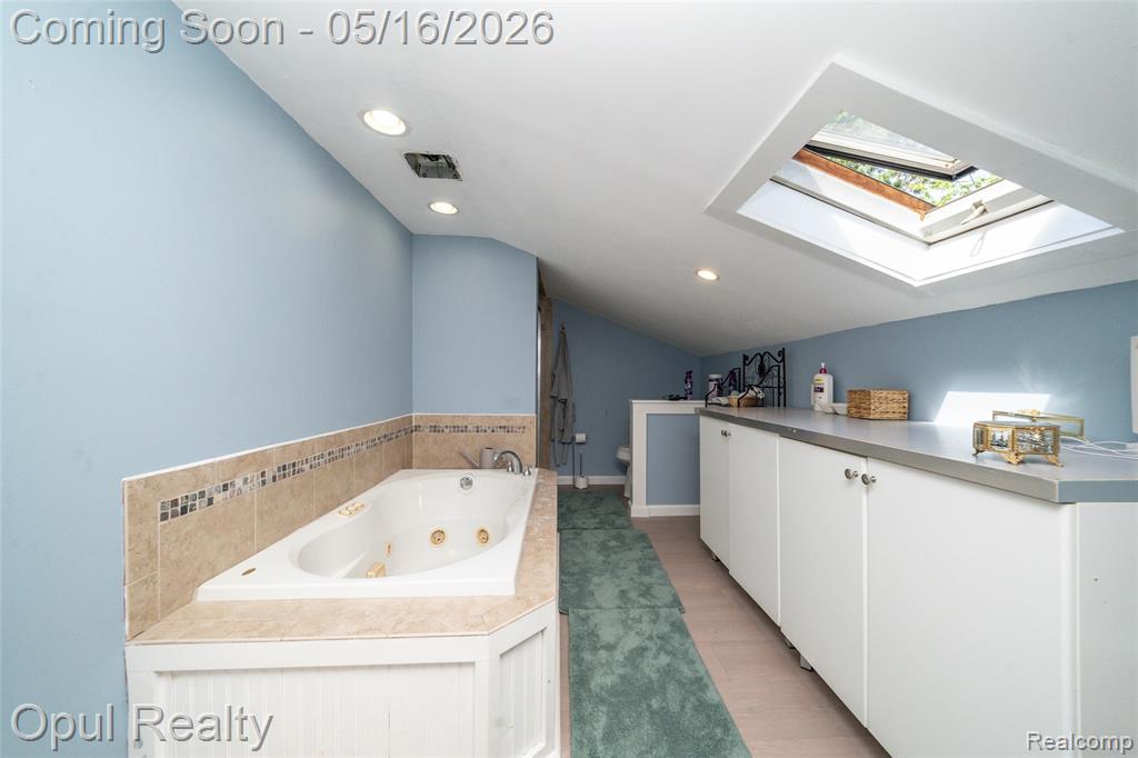 21001 Parker Street, Farmington, MI 48336 — Photo 22