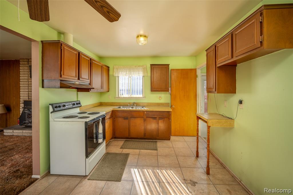 29889 Brown Court, Garden City, MI — Photo 5