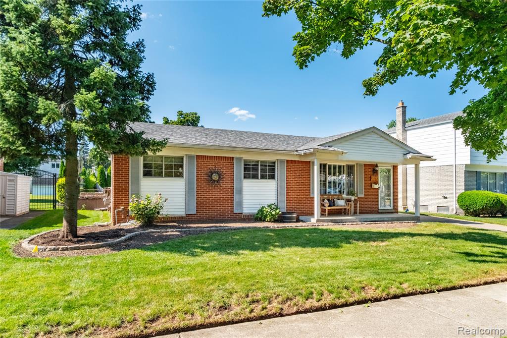 11393 Cedar Lane, Plymouth, MI 48170