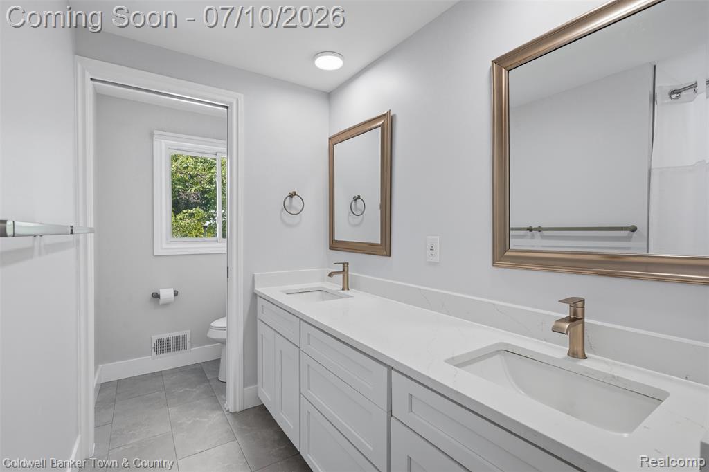 4301 Macqueen Drive, West Bloomfield, MI 48323 — Photo 36