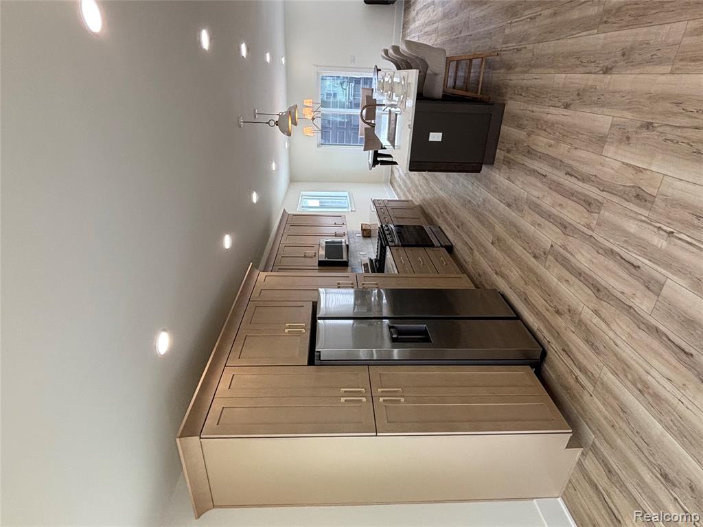 127 E Mahan Avenue, Hazel Park, MI 48030 — Photo 5