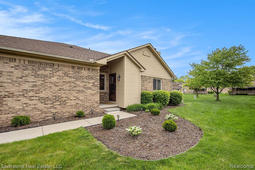 48830 WINDMILL Circle W, Macomb, MI 48044 — Photo 3