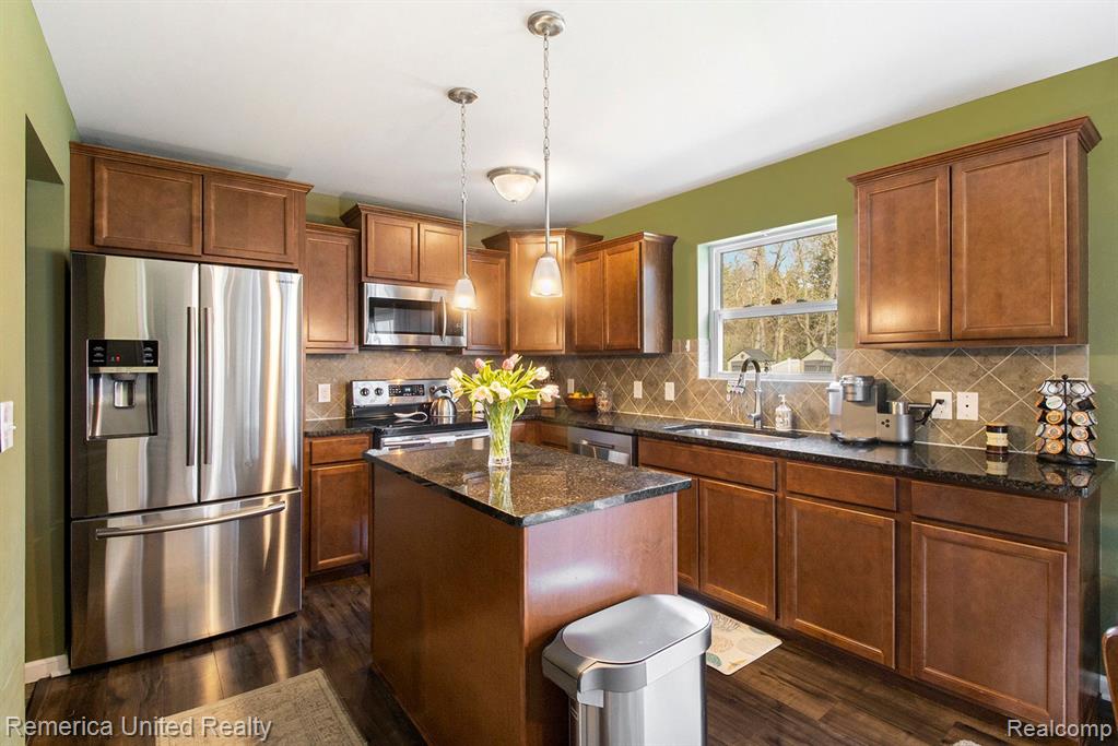 3652 AMBER OAKS Drive, Howell, MI 48855 — Photo 11