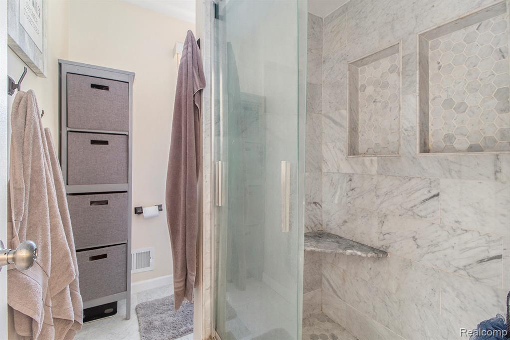 7946 Moonwood Place, Westland, MI — Photo 17