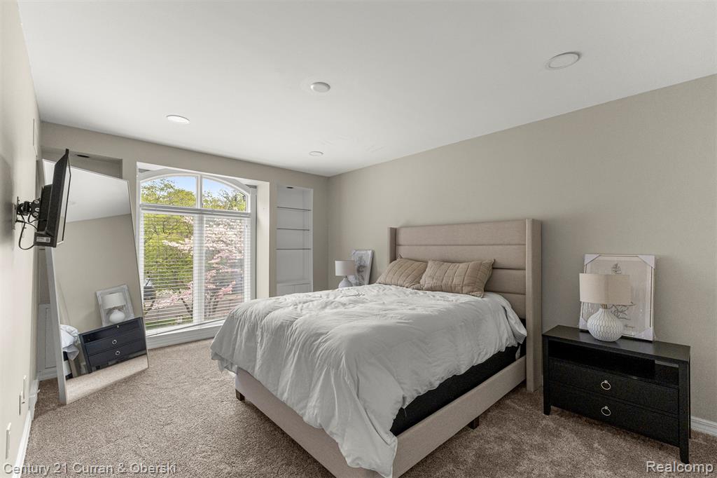 5 Timberlane Court, Dearborn, MI 48126 — Photo 33