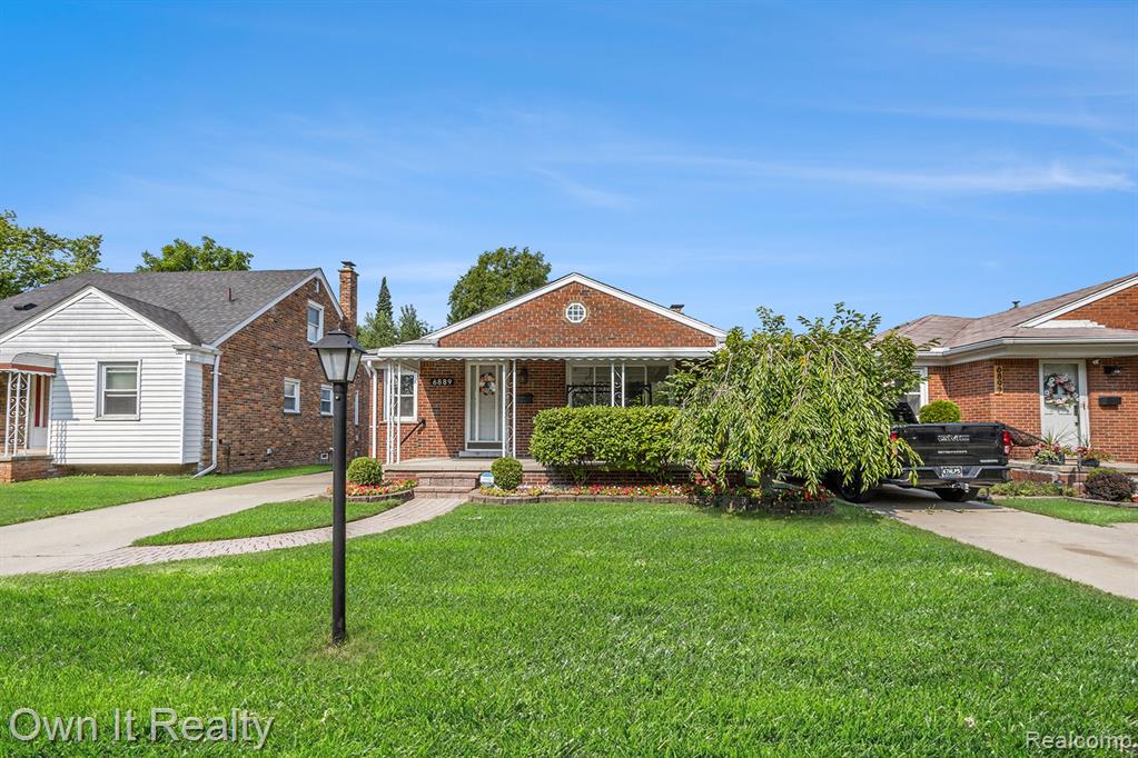 6889 N Vernon Street, Dearborn Heights, MI 48127 — front exterior