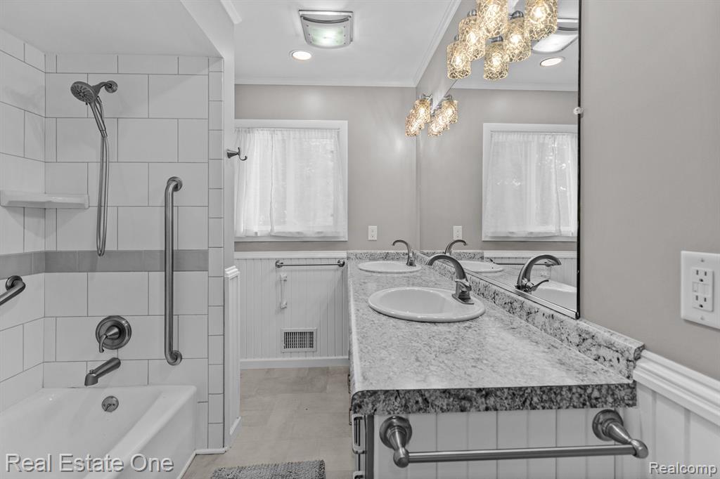 447 E JACKSON Street E, Lake Orion, MI 48362 — Photo 25
