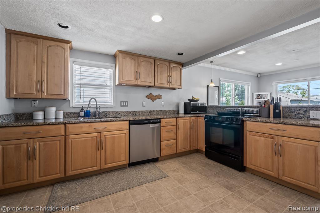 68 Highland Avenue, Clawson, MI — Photo 5