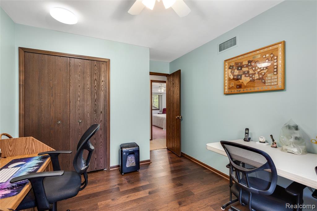 9730 Gibbs Road, Clarkston, MI 48348 — Photo 22