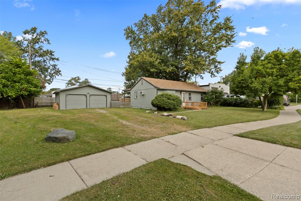 8483 Beatrice, Westland, MI — Photo 16