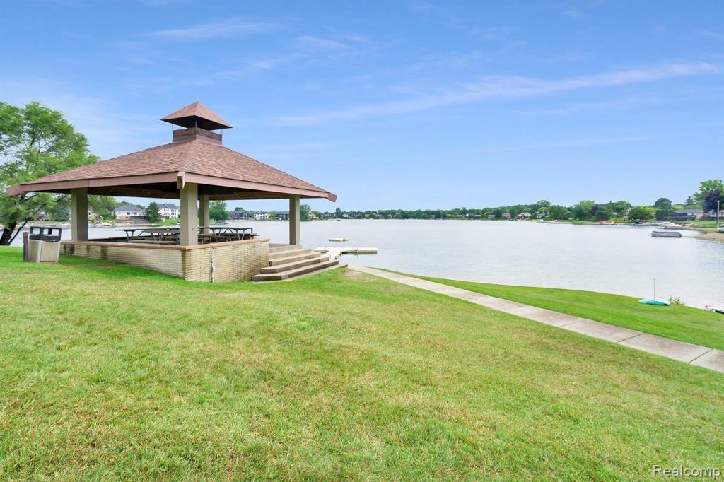 707 BAY POINTE Drive, Oxford, MI 48371 — Photo 55