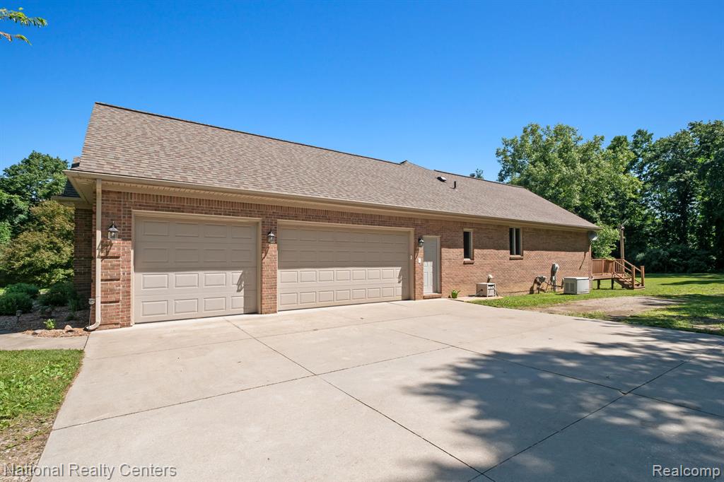 10180 Hadley Road, Clarkston, MI 48348 — Photo 40