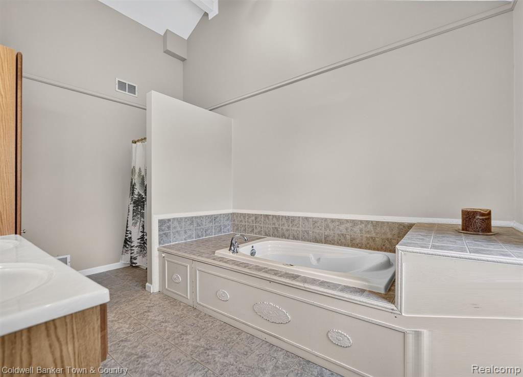 8175 Farley Road, Pinckney, MI 48169 — Photo 24