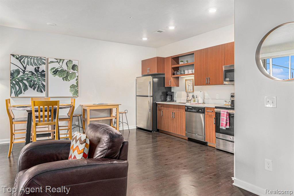 630 S GARFIELD Avenue, 202, Traverse City, MI 49686 — Photo 10