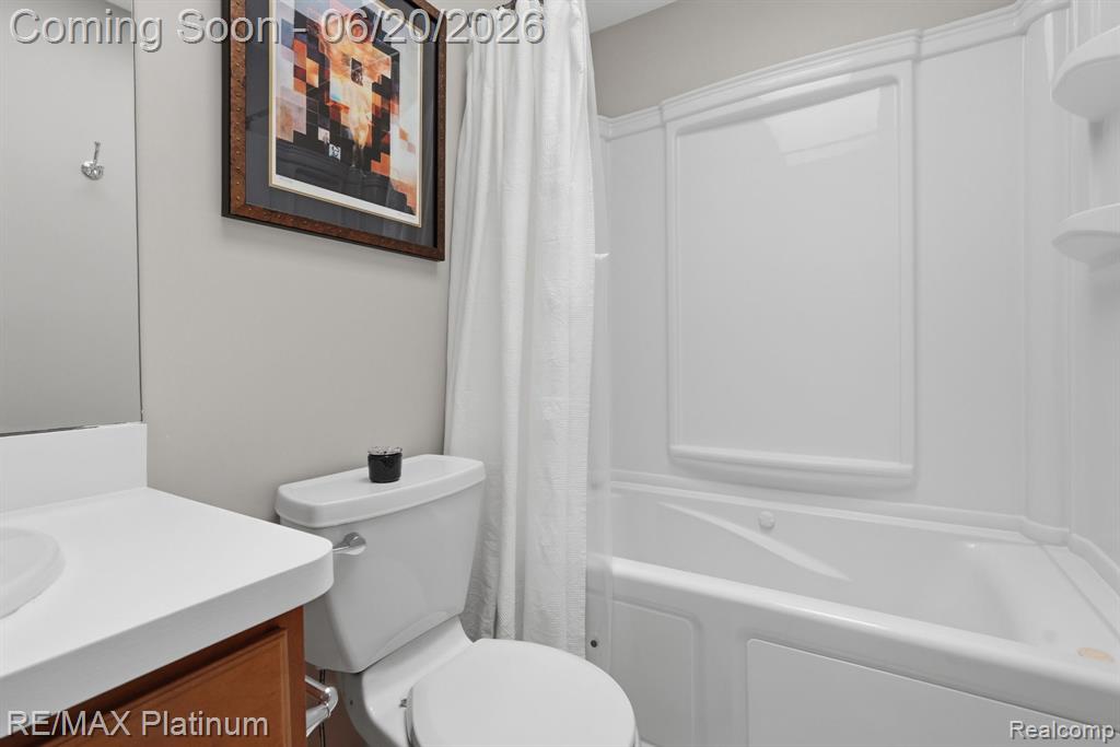 814 Whisperwood Drive, Fenton, MI 48430 — Photo 18