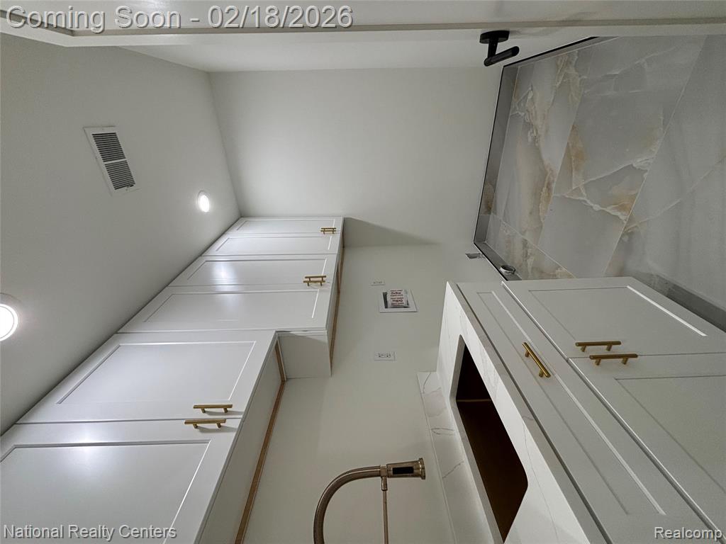 10024 Borgman Avenue, Huntington Woods, MI — Photo 33