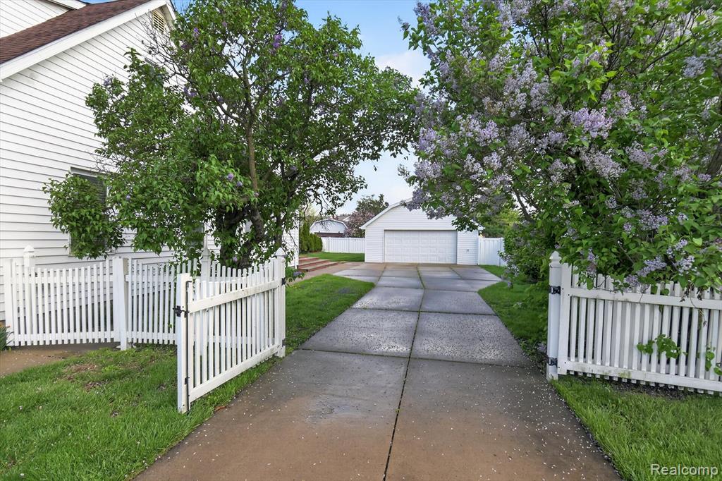 1518 Chestnut Street, Wyandotte, MI 48192 — Photo 32